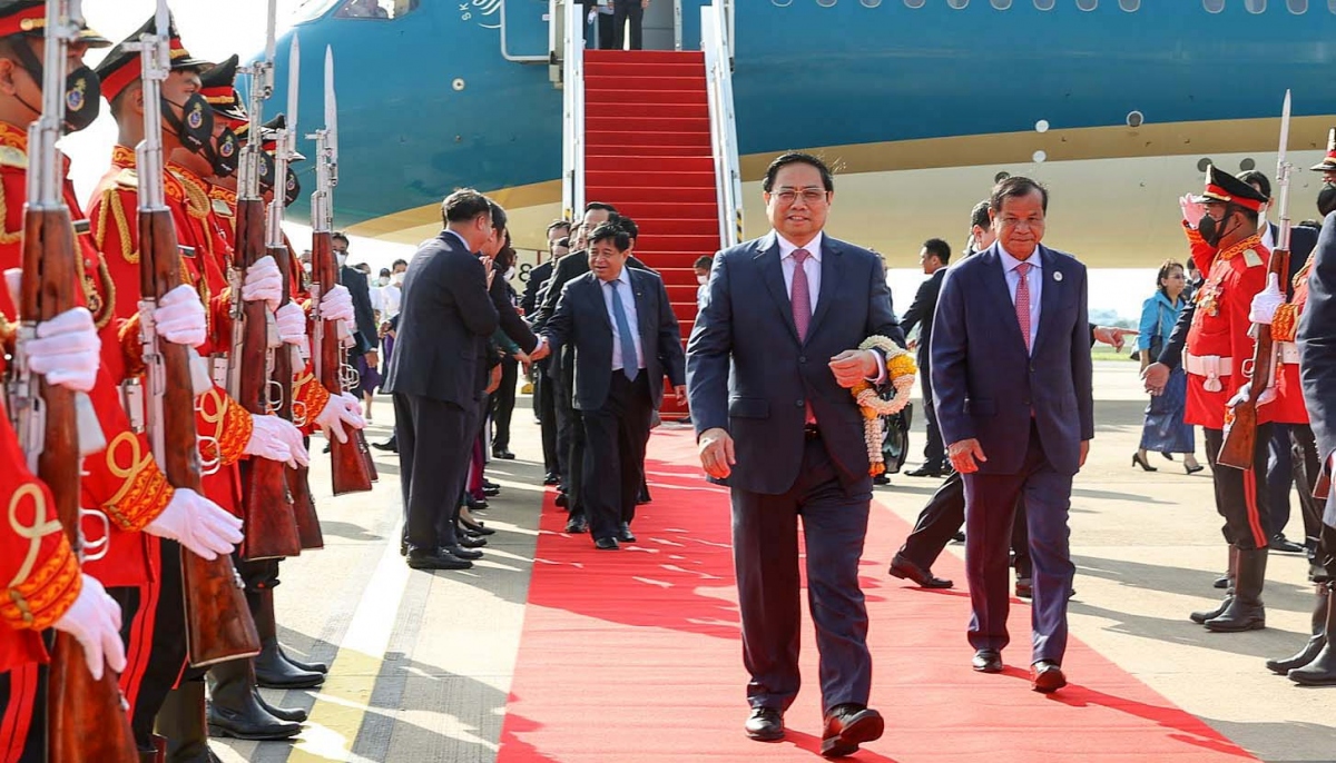PM Pham Minh Chinh begins Cambodia visit, attends ASEAN summits
